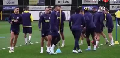 Zirve yarışında kritik m&uuml;cadele! Ey&uuml;pspor - Fenerbah&ccedil;e ile karşılaşıyor