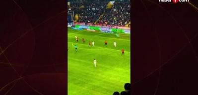 Galatasaray'ın gen&ccedil; yıldızı Yunus Akg&uuml;n, değerini katladı!