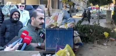 CHP'li Buca Belediyesi'nde maaşlarını alamayan iş&ccedil;iler belediye binası &ouml;n&uuml;nde eylem yaptı