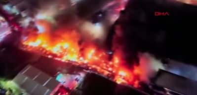 Esenyurt'ta fabrika yangını! B&ouml;lgede peş peşe patlama sesleri