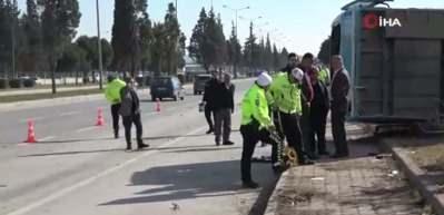 Kahramanmaraş'ta aracın &ccedil;arptığı halk otob&uuml;s&uuml; devrildi: 17 yaralı