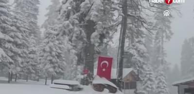 Karab&uuml;k, D&uuml;zce, Bolu ve Zonguldak'ta karla m&uuml;cadele &ccedil;alışmaları s&uuml;r&uuml;yor