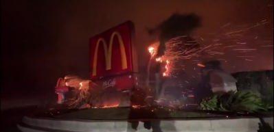 ABD alev alev yanıyor! Korkun&ccedil; g&ouml;r&uuml;nt&uuml;ler! Trump ilan etti: Tarihimizin en k&ouml;t&uuml; felaketi