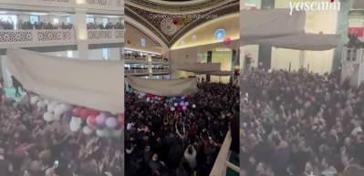 Denizli Ahmet Hulus Efendi Camii'nde balon dağıtılan çocukların mutluluğu kameralara yansıdı