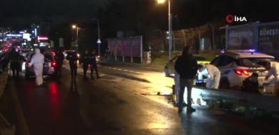 İstanbul Avcılar'da  D-100 yan yolda motosikletin bariyerlere &ccedil;arpması sonucu 1 polis hayatını kaybetti 1 polis yaralandı