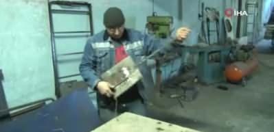 Kaynak ustasının yapmış olduğu gitar ışık gösterisiyle dikkat çekiyor!