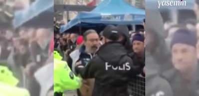 Oyuncu Mustafa Üstündağ dışarı atılıyordu! Ferdi Tayfur'un cenazesinden yeni görüntüler