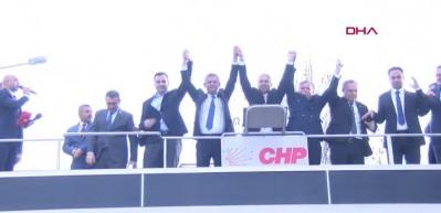 &Ouml;zg&uuml;r &Ouml;zel Konya'da beklediği ilgiyi g&ouml;remedi