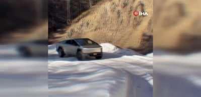 Uzung&ouml;l&rsquo;de Elon Musk'un oyuncağı Tesla Cybertruck'ı g&ouml;renler hayrete d&uuml;şt&uuml;