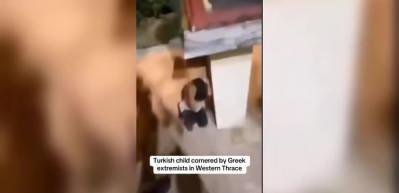 Yunan ırk&ccedil;ılardan T&uuml;rk &ccedil;ocuğuna faşist saldırı