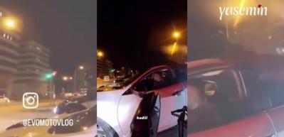 Trafik ışıklarında oyun havası! Müziği duyunca kendilerini tutamadılar