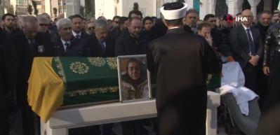 V&uuml;cudundaki kırıklara aldırmadı, &ouml;zel izinle eşi ve 2 &ccedil;ocuğunu son yolculuklarına uğurladı