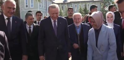 Cumhurbaşkanı Erdoğan'dan İbradı'ya ziyaret! Bakan Ersoy havalimanında karşıladı