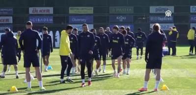 Fenerbah&ccedil;e, &Ccedil;aykur Rizespor'u konuk ediyor