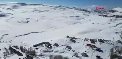 Kızıldağ'ın zirvesindeki k&ouml;yde sadece 2 mevsim g&ouml;r&uuml;l&uuml;yor