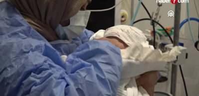 Mersin'de 380 gram doğan parmak bebek hayata mucizevi şekilde tutundu