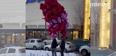 Baloncudan izin istedi bir sürü balonla fotoğraf çekti! 14 Şubat'tan kalan anlar...