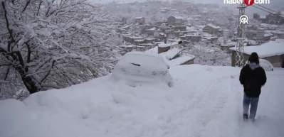 Bitlis'te kar kalınlığı 1 metreye ulaştı!
