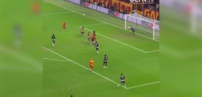 Galatasaray, Yunus Akg&uuml;n ile yeni s&ouml;zleşme imzalamaya hazırlanıyor
