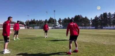 &Ouml;mer Erdoğan'ın Sivasspor'daki zorlu s&uuml;reci: 7 ma&ccedil;ta 1 galibiyet