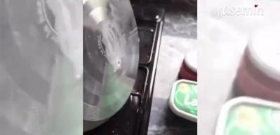 Yağsız bile yapışma yapmayan tava görenleri kendine hayran bıraktı!