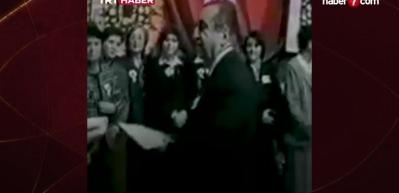 Bir zamanlar T&uuml;rkiye... Baş&ouml;rt&uuml;l&uuml; &ouml;ğretmene plaket verilmesini rütbeli bir asker engellemişti