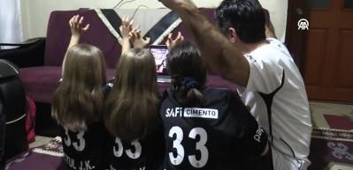  Beşiktaş fanatiği baba, &ccedil;ocuklarına "BJK" isimleri verdi