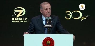 Erdoğan 'eyvallah etmeyiz' diyerek sert &ccedil;ıktı: Gazeteci kılıklı kalemş&ouml;rler!