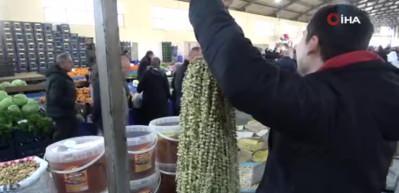 Amasya'da &ccedil;i&ccedil;ek bamyanın fiyatı gram altını ge&ccedil;ti, kilosu 3 bin 500 TL'den satılıyor