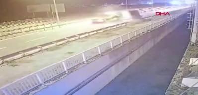 Rize'de çekici, kamyonete arkadan çarptı; 2 yaralı