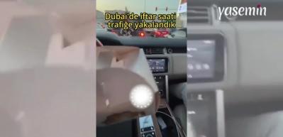 Dubai'de iftar vaktinde trafikte kalanlara küçük ikramlarda bulunuldu!