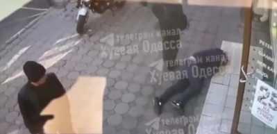 &Uuml;nl&uuml; aktiviste sokak ortasında kanlı infaz!  Tek kurşunla kafasından vurdular