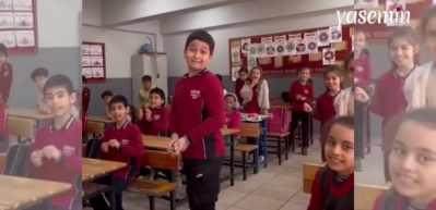 Öğretmen ve öğrencilerin arasındaki küçük anlaşma görenlerin yüzünü gülümsetti