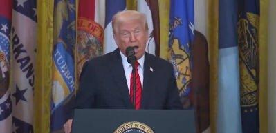 Trump, Eğitim Bakanlığı'nı kapatan kararnameyi imzaladı