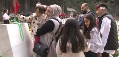 Şehit Aileleri Ramazan Bayramı'nda Edirnekapı Şehitliği'ni ziyaret etti