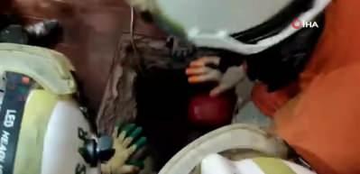 Myanmar'da bir kişi yerli ve T&uuml;rk ekipler tarafından 5 g&uuml;n sonra enkazdan sağ &ccedil;ıkarıldı