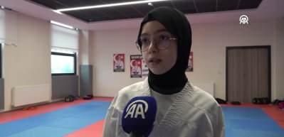 Diyetisyenin yönlendirmesiyle karateye başlayan Dilara, milli formanın peşinde