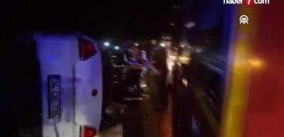 Karab&uuml;k'de devrilen otomobil 30 metre s&uuml;r&uuml;klendi!