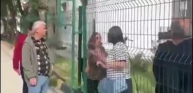 KKTC'deki baş&ouml;rt&uuml;s&uuml; yasağına tepkiler b&uuml;y&uuml;yor: &Ouml;ğrenciler okulu bırakıyor