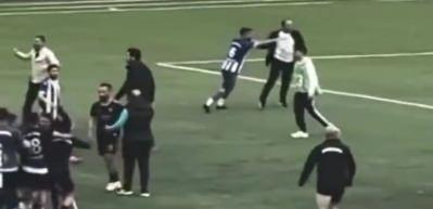 Taraftarlar dahil oldu! Yeşil sahada tekmeler, yumruklar havada uçuştu! 