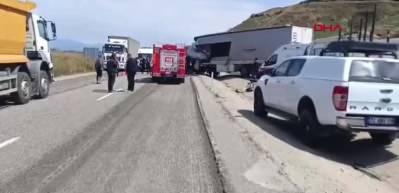 Batman&rsquo;da feci kaza: Tek şeride d&uuml;şen yolda 2 Tır &ccedil;arpıştı, 1 &ouml;l&uuml; 1 yaralı