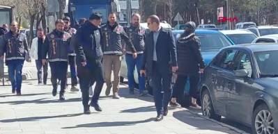  Direksiyonda yaralı bulunan s&uuml;r&uuml;c&uuml;n&uuml;n aracının bagajından eşinin cesedi &ccedil;ıktı