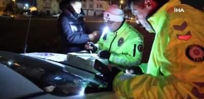 Ehliyeti iptal edilen gen&ccedil; yine alkoll&uuml; ve ehliyetsiz yakalandı