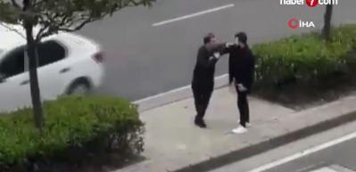 Esenyurt'ta baba oğul kavgası! Tek yumrukla bayılttı...