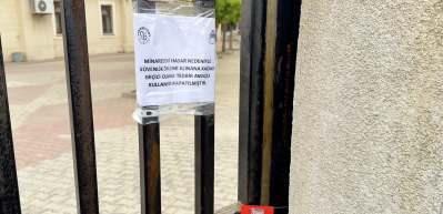 Deprem sonrası hasar gören cami mühürlendi