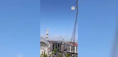 Depreme vinçte yakalandı: O anları böyle kaydetti