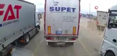 Deprem tonlarca ağırlıktaki tırları beşik gibi salladı