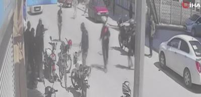 Eli silahla şahsı polis tek hamlede etkisiz hale getirdi!