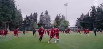 Galatasaray, Ey&uuml;pspor deplasmanında liderliğini korumak istiyor