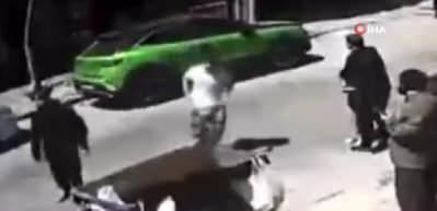 İstanbul'daki şiddetli depremde bir gencin camdan atladığı anlar kameraya yansıdı